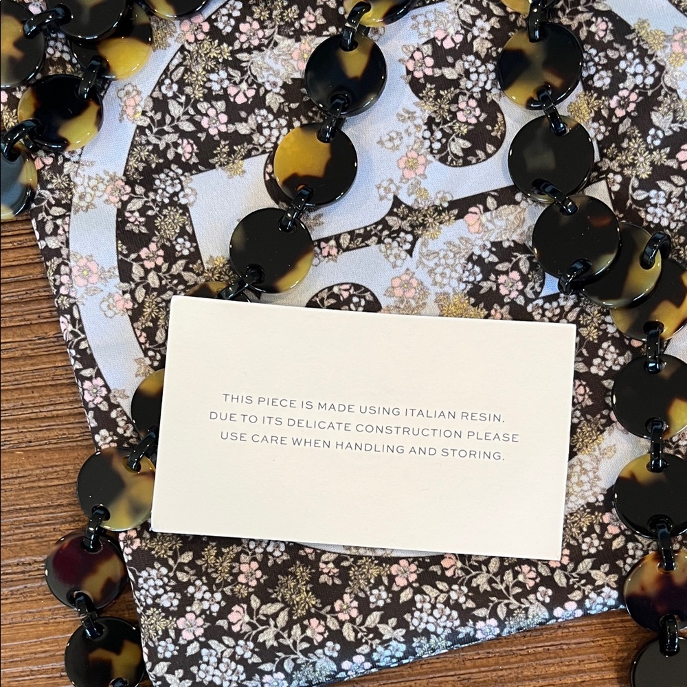 NWT Tory Burch Tortoiseshell Resin Link Strap with Gold Logo Clasp - Picture 3 of 7